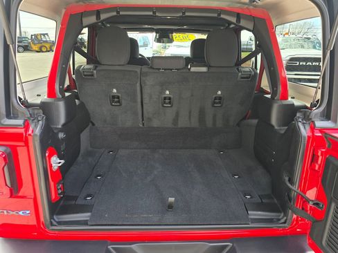 Used 2025 Jeep Wrangler Unlimited Rubicon 4xe w/ Convenience Group image 12