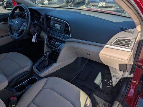 Used 2017 Hyundai Elantra SE FWD image 31