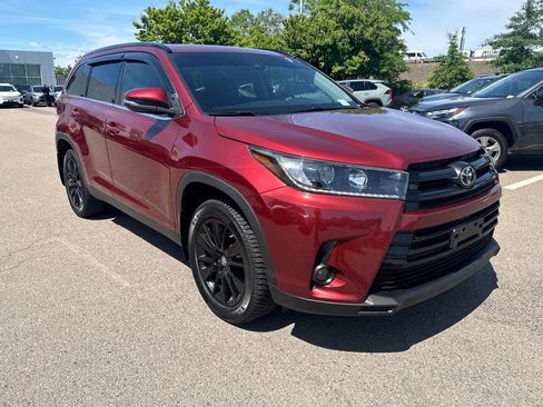 Used 2019 Toyota Highlander SE AWD/4WD image 11