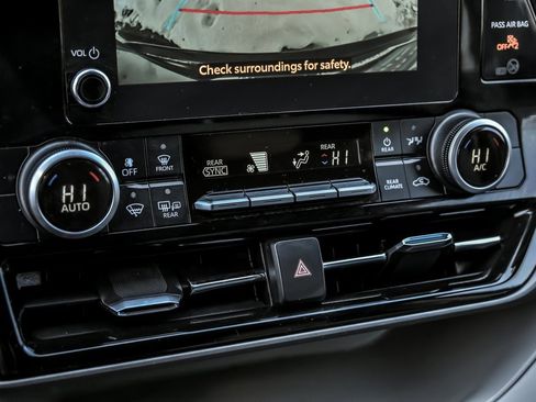 Used 2023 Toyota Highlander LE image 23