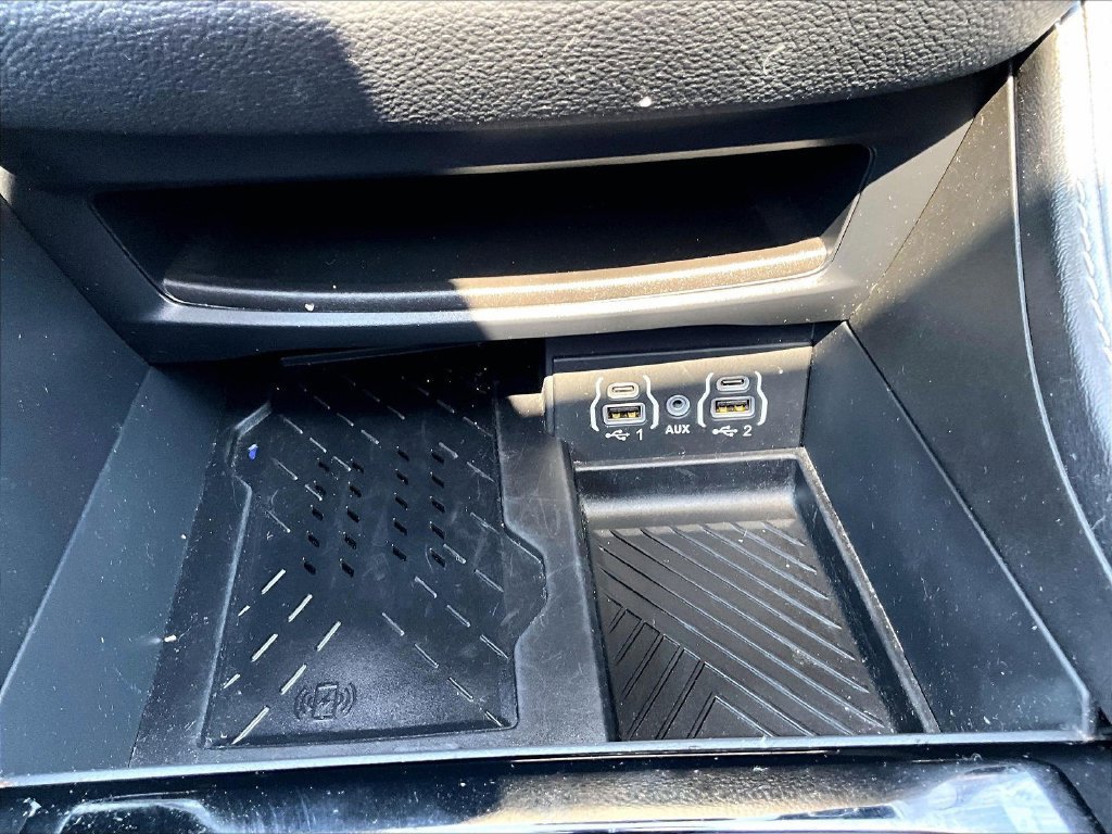 Used 2025 Chrysler Pacifica Limited FWD image 19