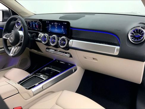 Used 2026 Mercedes-Benz GLB 250 image 11