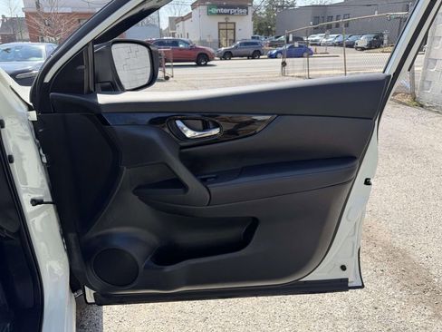 Used 2021 Nissan Rogue Sport SL w/ Premium Package image 12