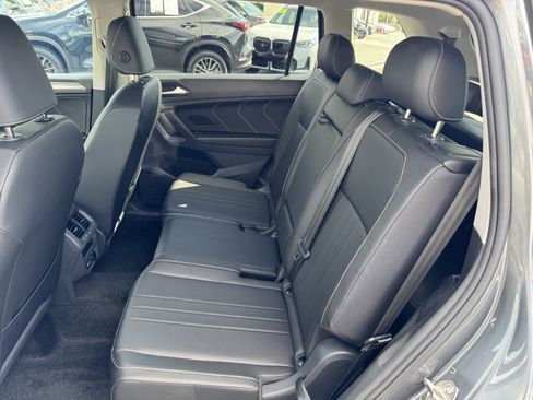 Certified 2023 Volkswagen Tiguan SE FWD image 35