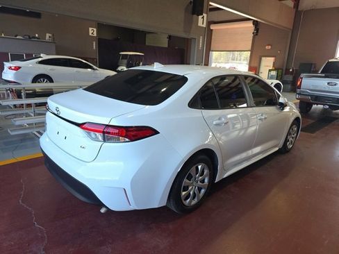 Used 2023 Toyota Corolla LE image 4