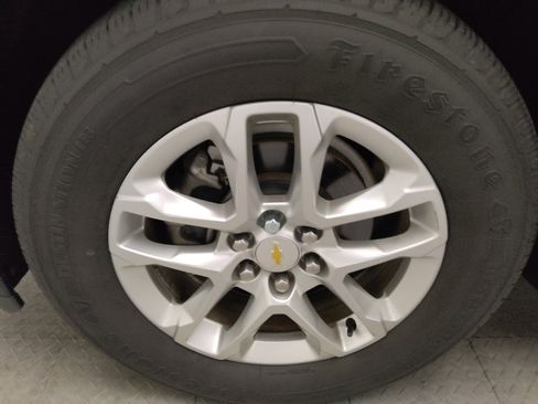 Used 2021 Chevrolet Traverse LT FWD image 31