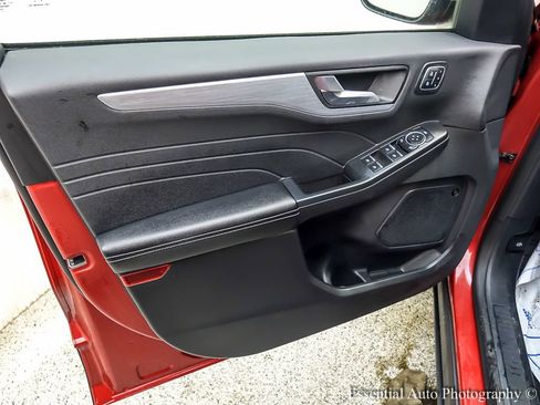 Used 2025 Ford Escape SE w/ PHEV Premium Package image 19