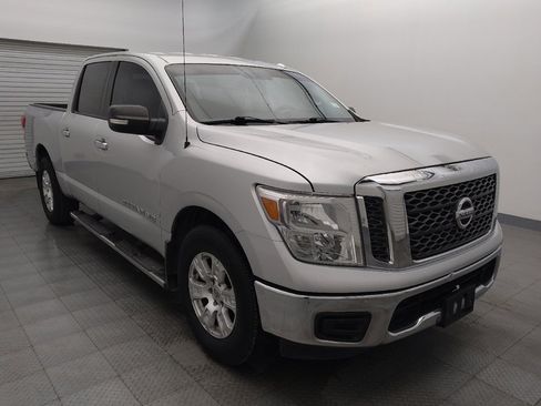 Used 2018 Nissan Titan SV image 13