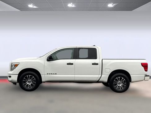 Used 2023 Nissan Titan SV image 2