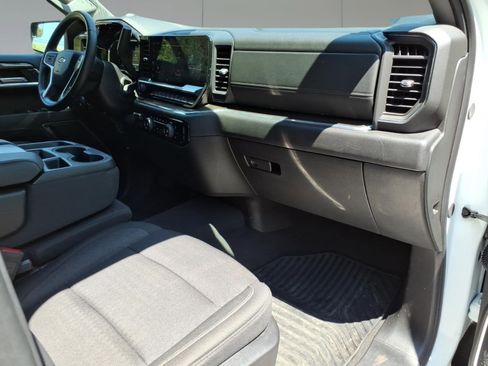 Used 2025 Chevrolet Silverado 1500 LT AWD/4WD image 7