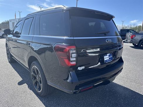 Used 2024 Ford Expedition Limited image 5