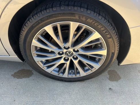 Used 2020 Lexus ES 350 w/ Premium Package FWD image 11