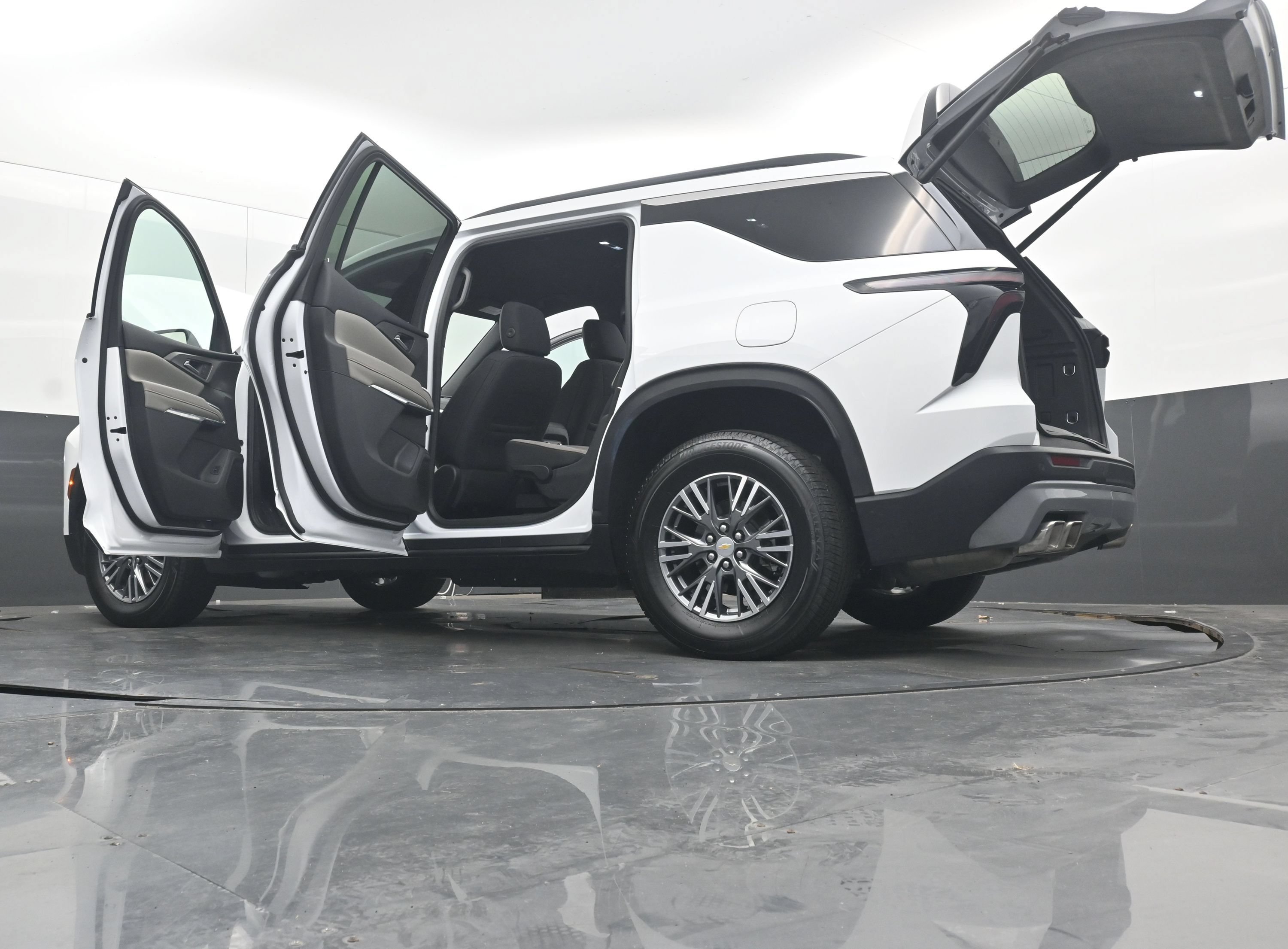 Certified 2026 Chevrolet Traverse LT w/ Driver Confidence Package FWD image 43