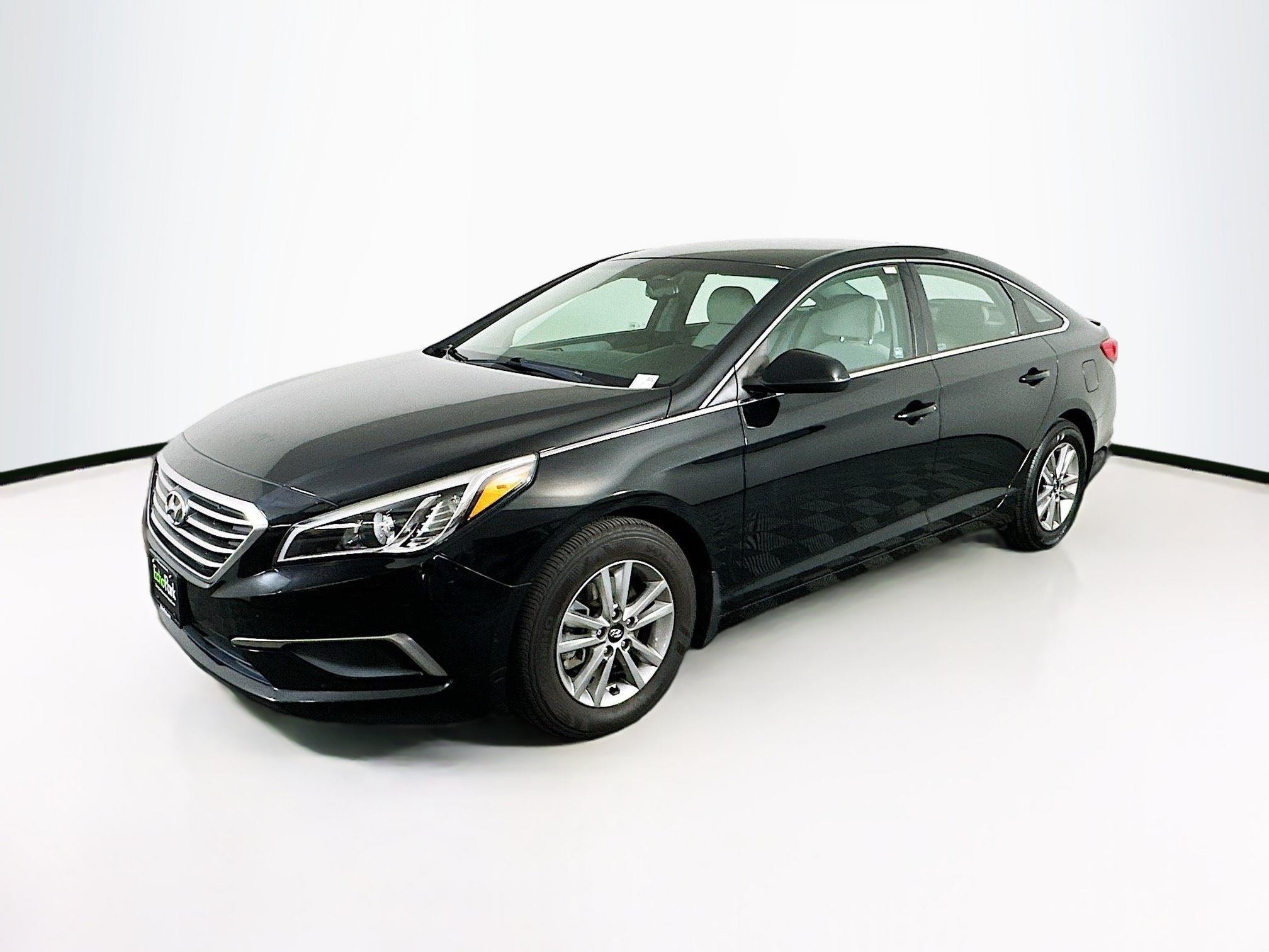 Used 2017 Hyundai Sonata SE FWD image 3