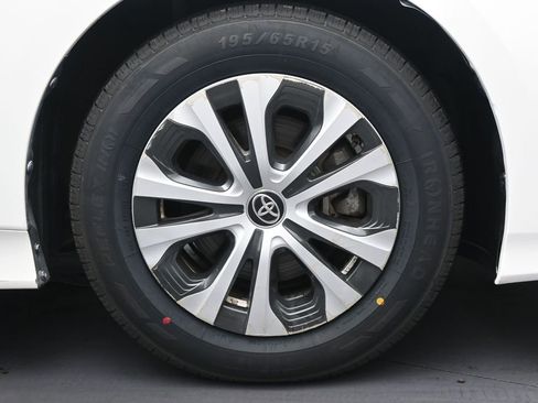 Used 2020 Toyota Prius Prime LE w/ Carpet Mat Package image 25