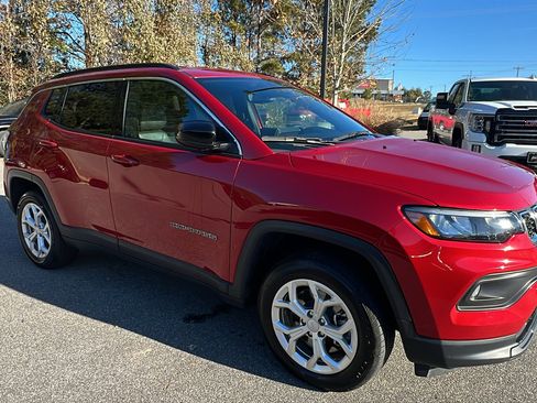 Used 2024 Jeep Compass Latitude image 5