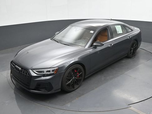 Used 2022 Audi S8 AWD/4WD image 35