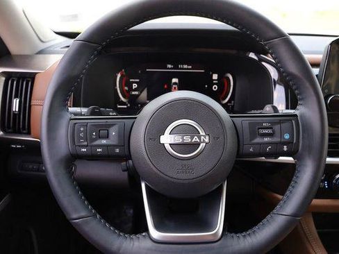 Used 2025 Nissan Pathfinder Platinum AWD/4WD image 13