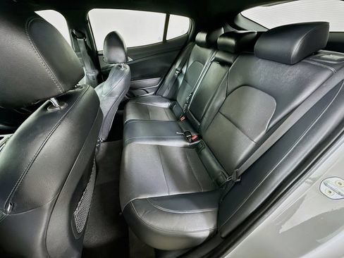 Used 2019 Kia Stinger GT1 AWD/4WD image 32