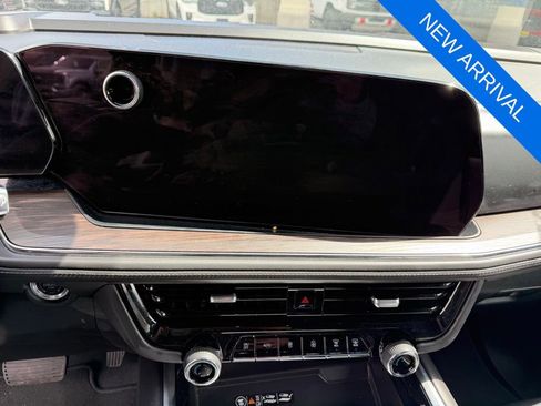 Used 2025 Chevrolet Suburban Z71 AWD/4WD image 9