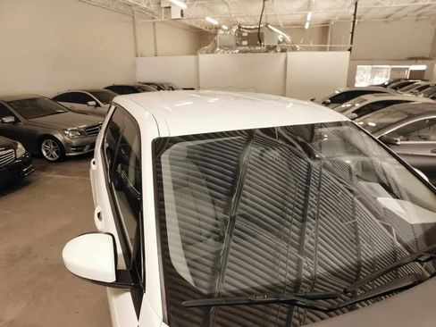 Used 2019 Land Rover Discovery Sport SE image 16