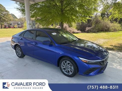 Used 2025 Hyundai Elantra Blue image 1
