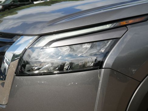 Certified 2024 Nissan Pathfinder SV AWD/4WD image 16