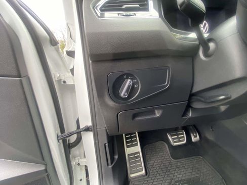 Certified 2023 Volkswagen Tiguan SE R-Line AWD/4WD image 16
