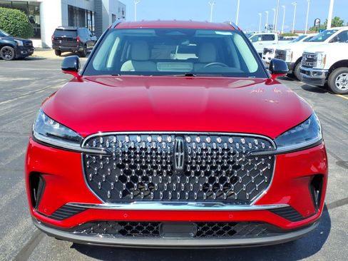 New 2026 Lincoln Aviator AWD image 2