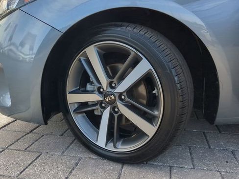 Used 2017 Kia Forte EX image 32