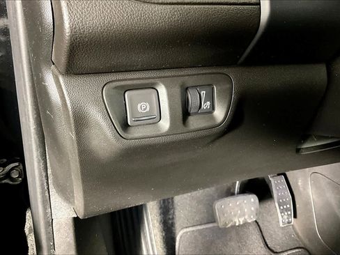 Used 2023 GMC Acadia SLT image 33