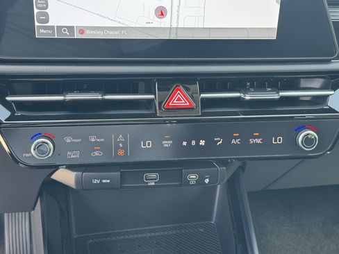 New 2025 Kia Niro SX image 25