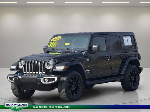 Used 2023 Jeep Wrangler Sahara w/ Cold Weather Group image 7