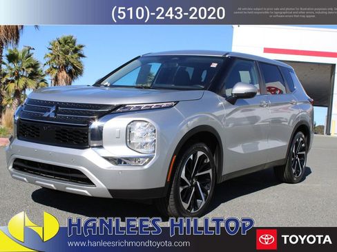 Used 2024 Mitsubishi Outlander SE image 3