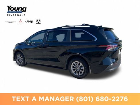 Used 2025 Toyota Sienna XLE w/ XLE Plus Package FWD image 3
