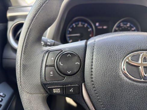 Used 2017 Toyota RAV4 LE image 12