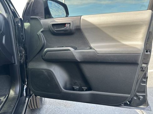 Certified 2022 Toyota Tacoma SR image 10