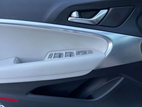 Used 2025 Genesis G70 2.5T image 20