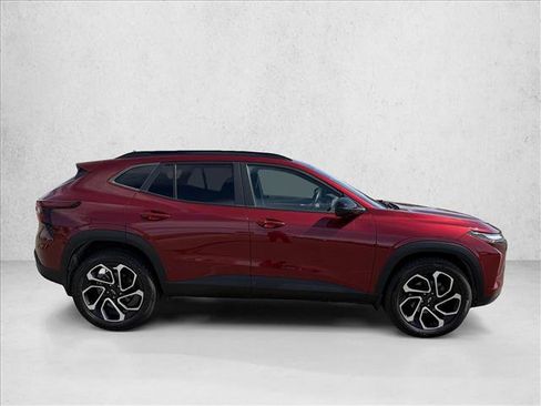 Used 2024 Chevrolet Trax RS w/ Sunroof Package FWD image 4