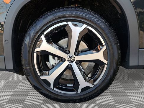 New 2025 Volkswagen Tiguan SE FWD image 10