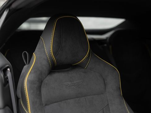 Used 2022 Aston Martin DBS Superleggera Volante image 5