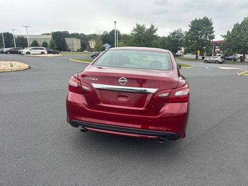 Used 2018 Nissan Altima 2.5 S w/ S Convenience Package FWD image 2