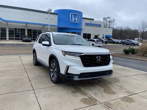 Used 2023 Honda Pilot Touring image 2