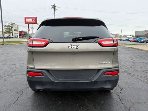 Used 2016 Jeep Cherokee Sport image 4