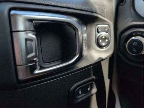 New 2025 Jeep Gladiator Sport image 13