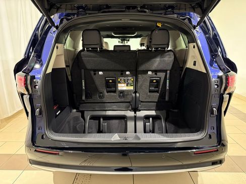 New 2026 Toyota Sienna Platinum image 11