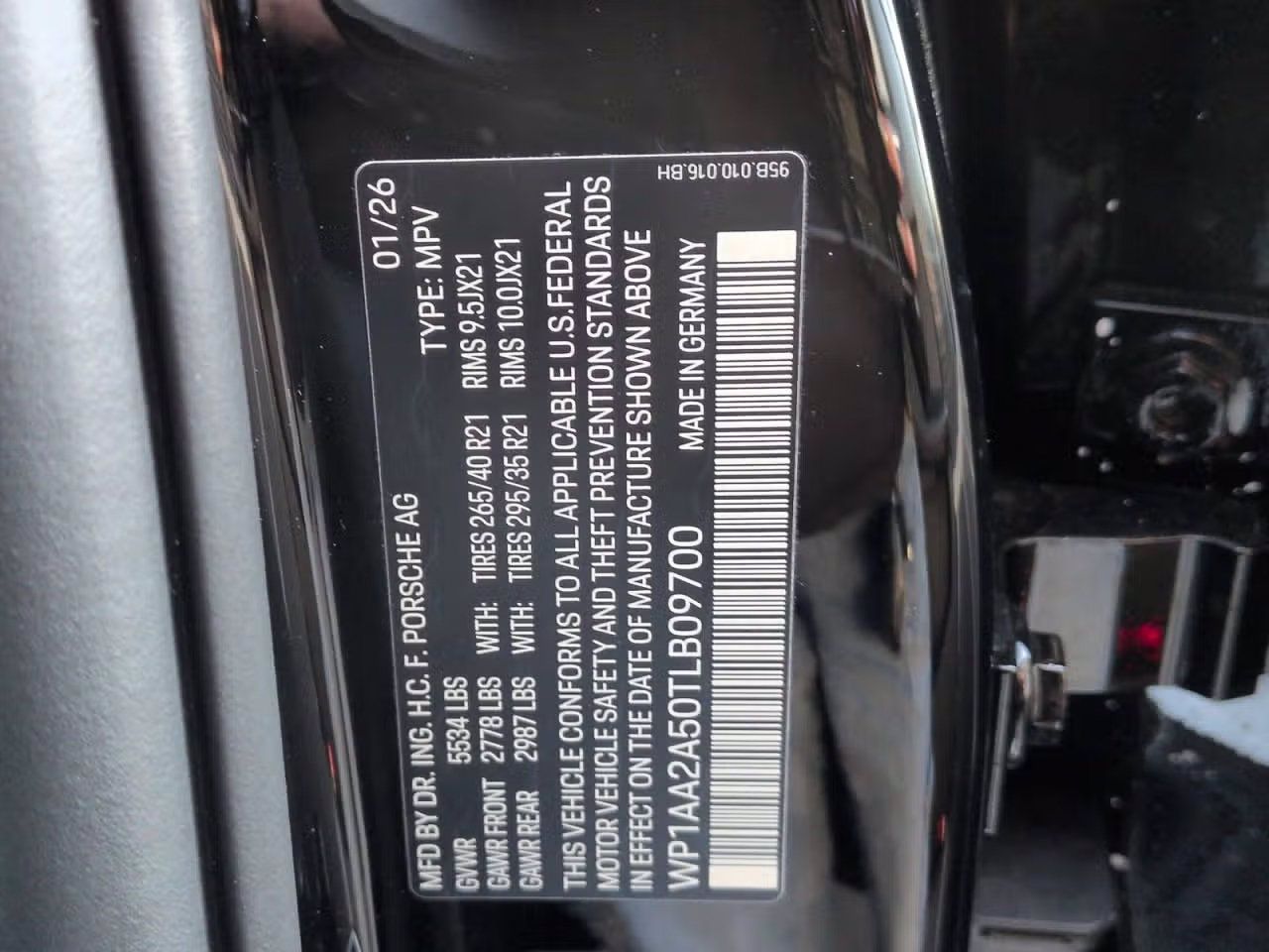 Certified 2026 Porsche Macan AWD/4WD image 28