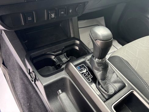 Used 2021 Toyota Tacoma TRD Sport image 15