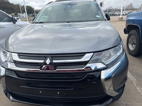Used 2018 Mitsubishi Outlander LE image 2