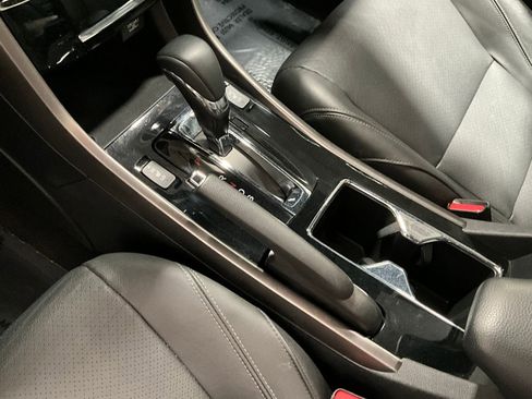 Used 2017 Honda Accord EX-L image 16